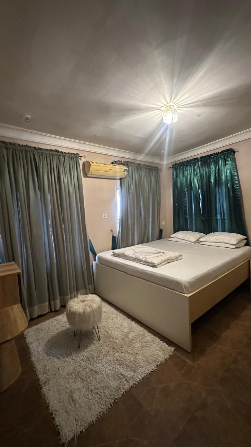 Bed, Photo of the whole room, Bedroom, air conditioner