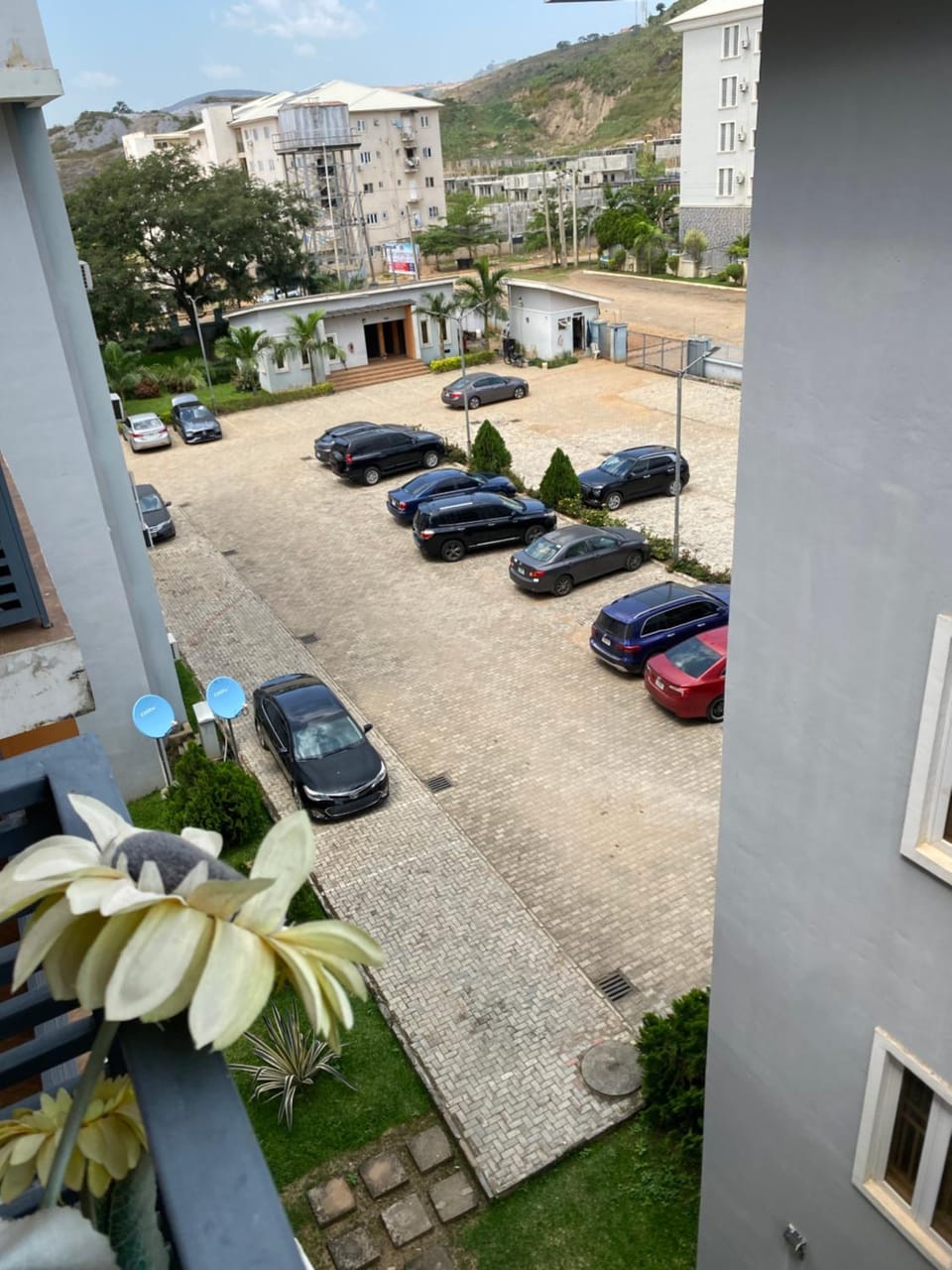 Property building, Neighbourhood, Street view, Location, Parking