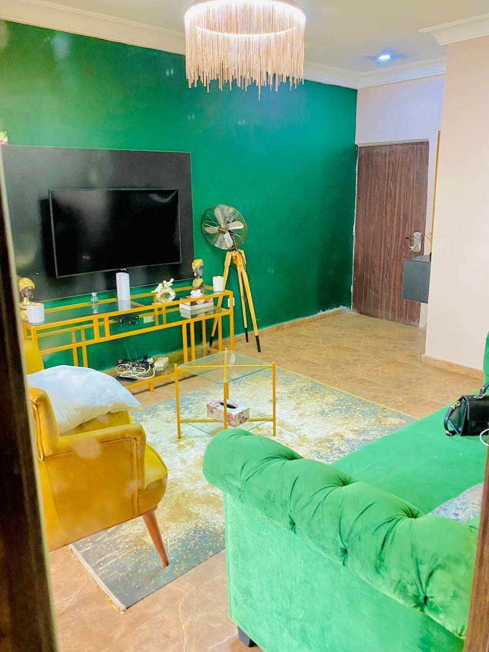 TV and multimedia, Living room, Seating area, Evening entertainment