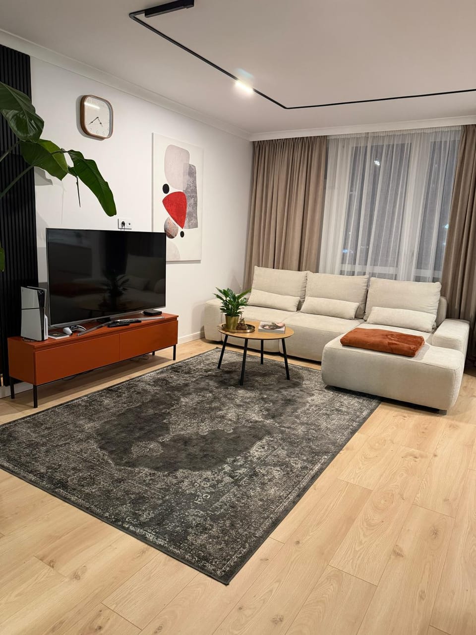 TV and multimedia, Living room, Evening entertainment