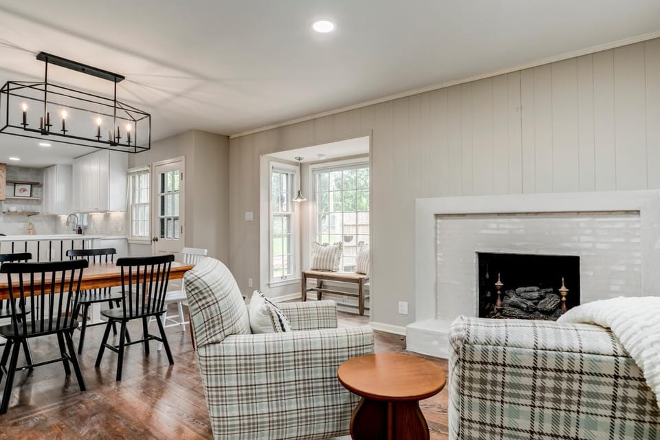 Seating area, Dining area, Pets, Garden view, fireplace, pet friendly