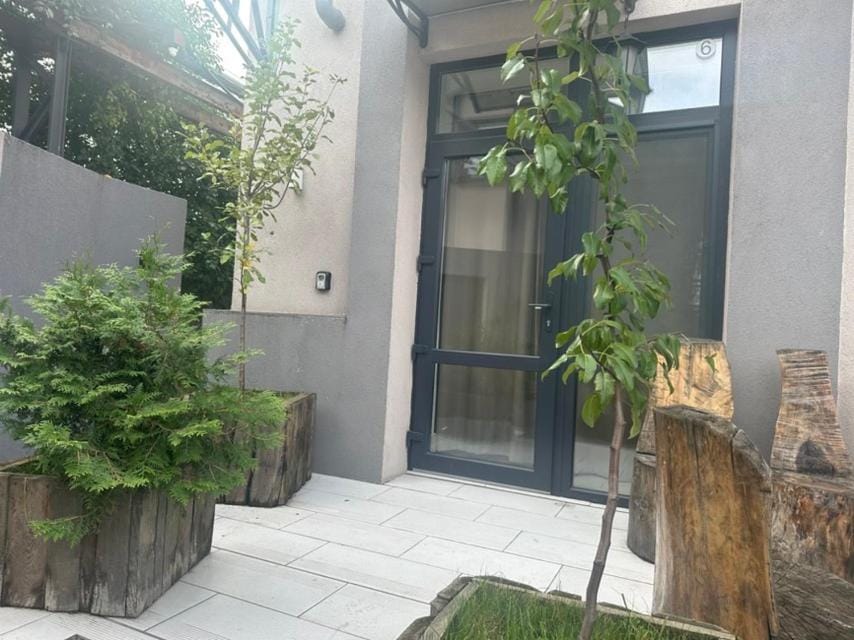 Property building, Facade/entrance