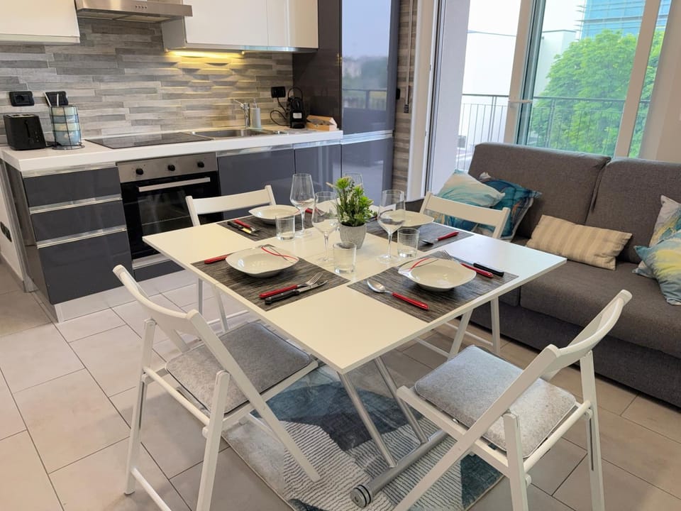 Kitchen or kitchenette, Living room, Seating area, Dining area, stove, toaster