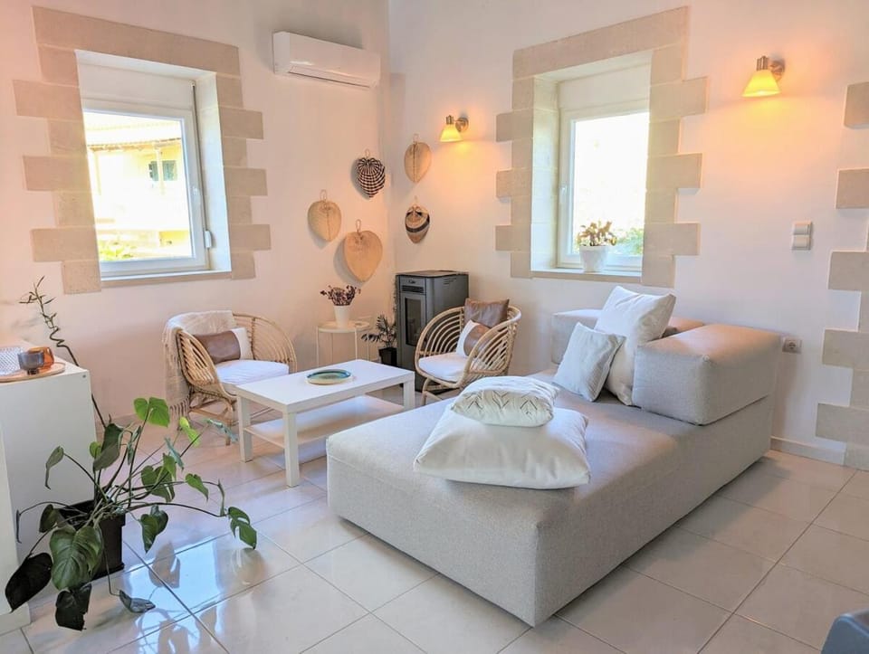 Living room, Seating area, fireplace