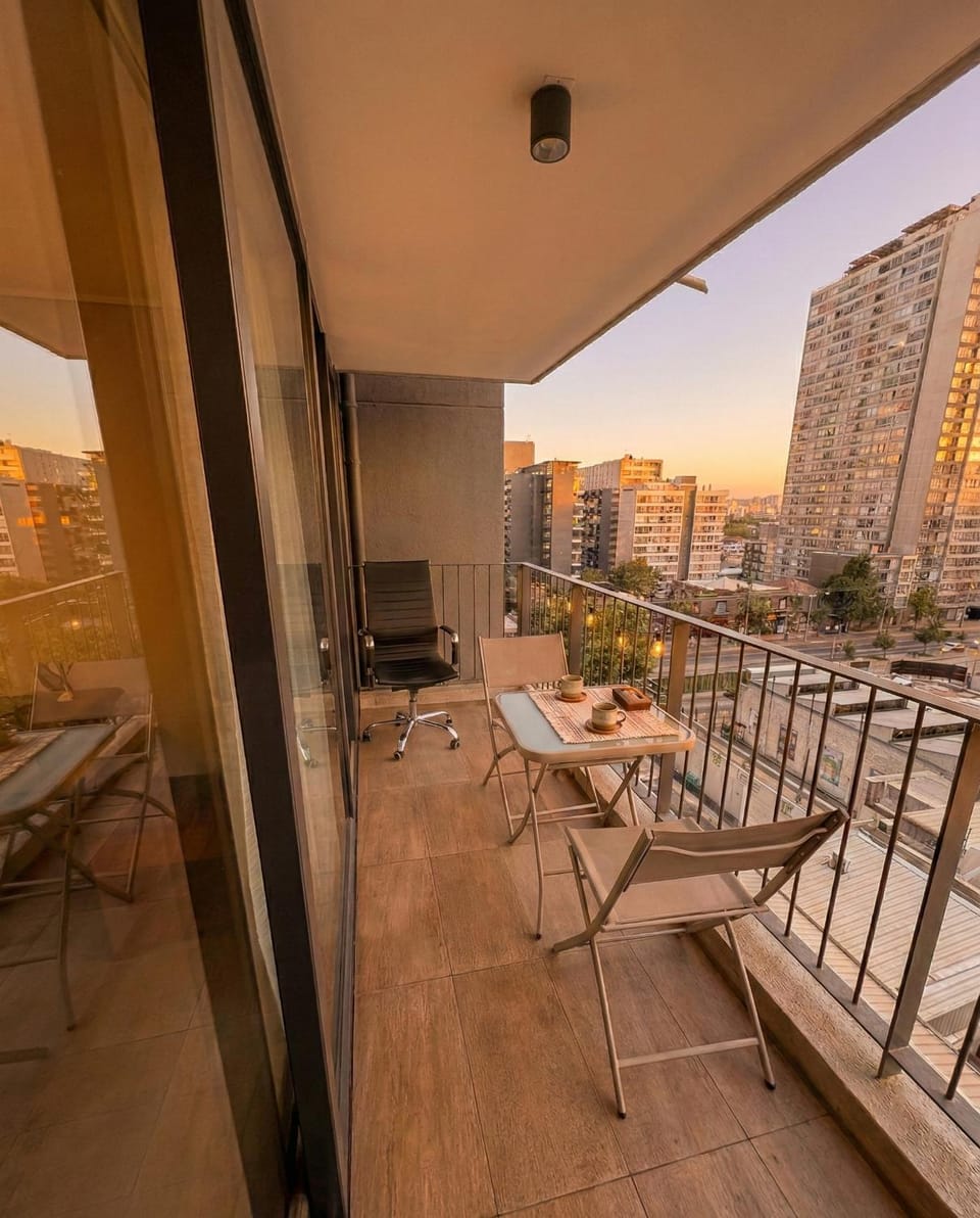 Metro Irarrazaval I 2H2B I Estacionamiento Privado Apartment in Santiago