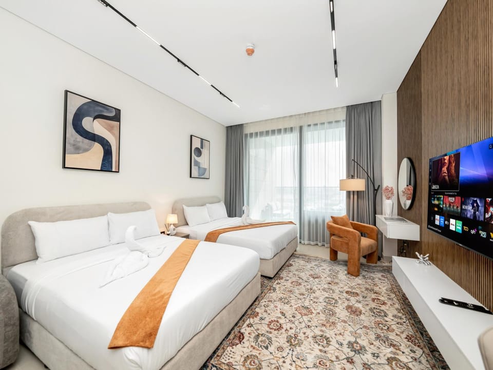 Bed, TV and multimedia, Living room