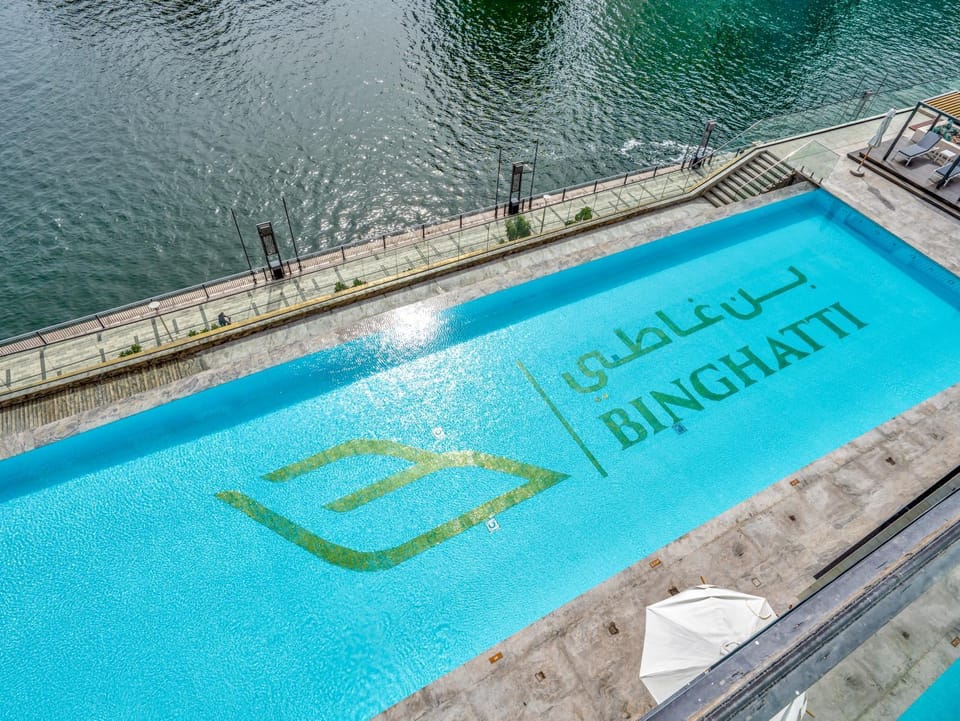 Day, Swimming pool