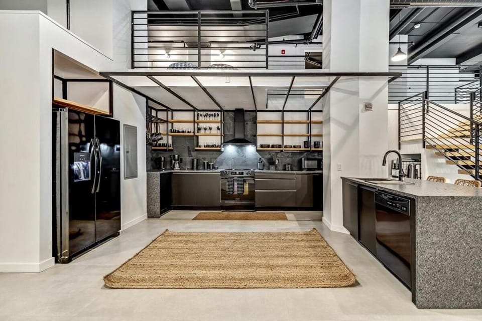 Historic District Loft Garage Parking Sleeps 13 Apartment in Philadelphia