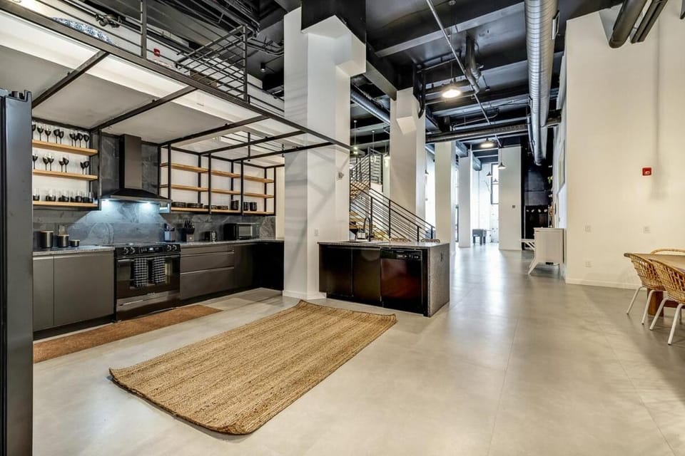 Historic District Loft Garage Parking Sleeps 13 Apartment in Philadelphia