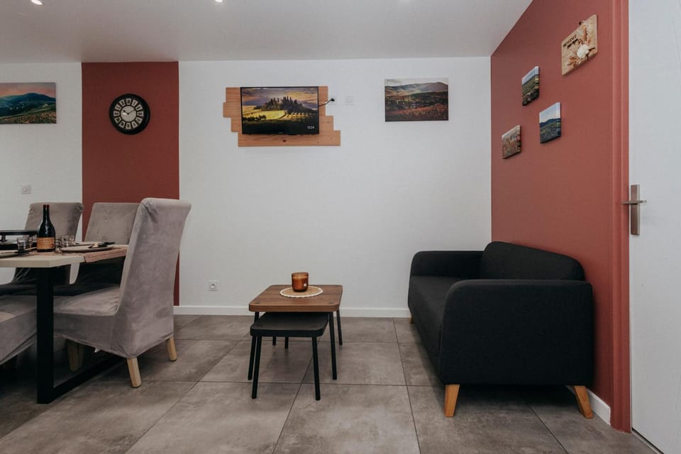 La bâtisse des tuileries côté vigne Apartment in Auvergne-Rhône-Alpes