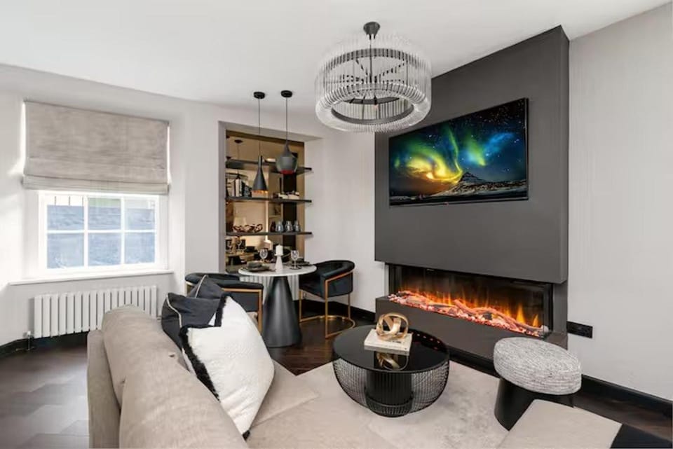 Communal lounge/ TV room, TV and multimedia, Living room, Seating area, fireplace