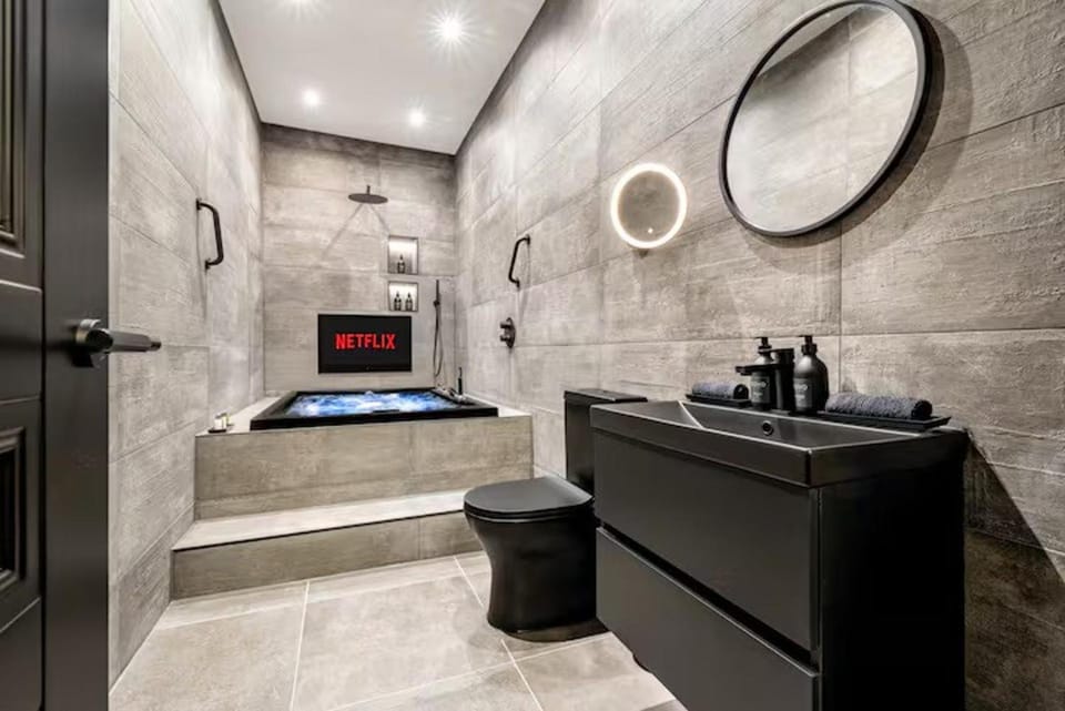 Near Transport - Hot tub - Fireplace - Sleeps 2 Apartment in Edinburgh