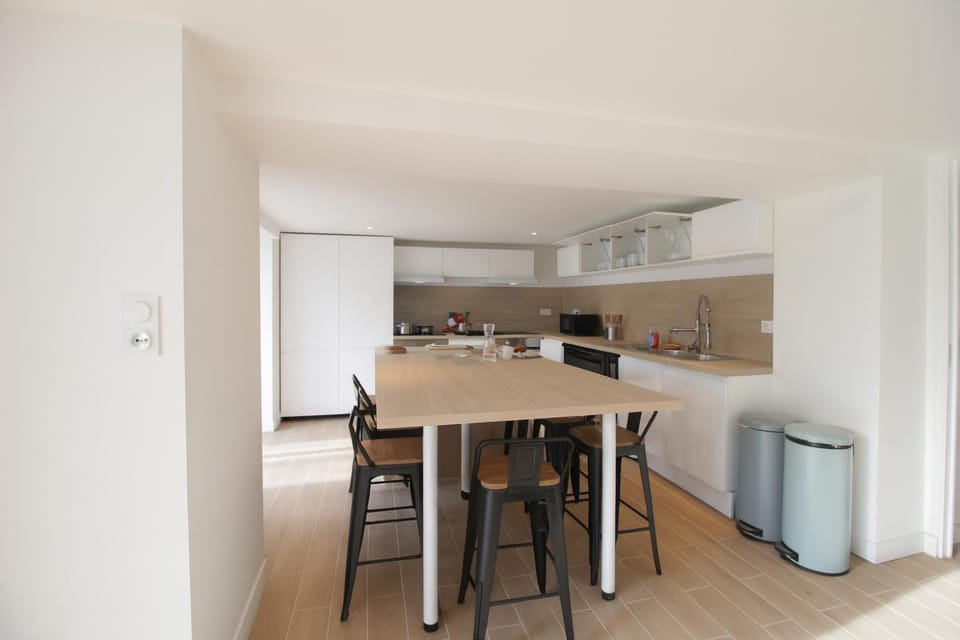 Dining area, oven, kitchen