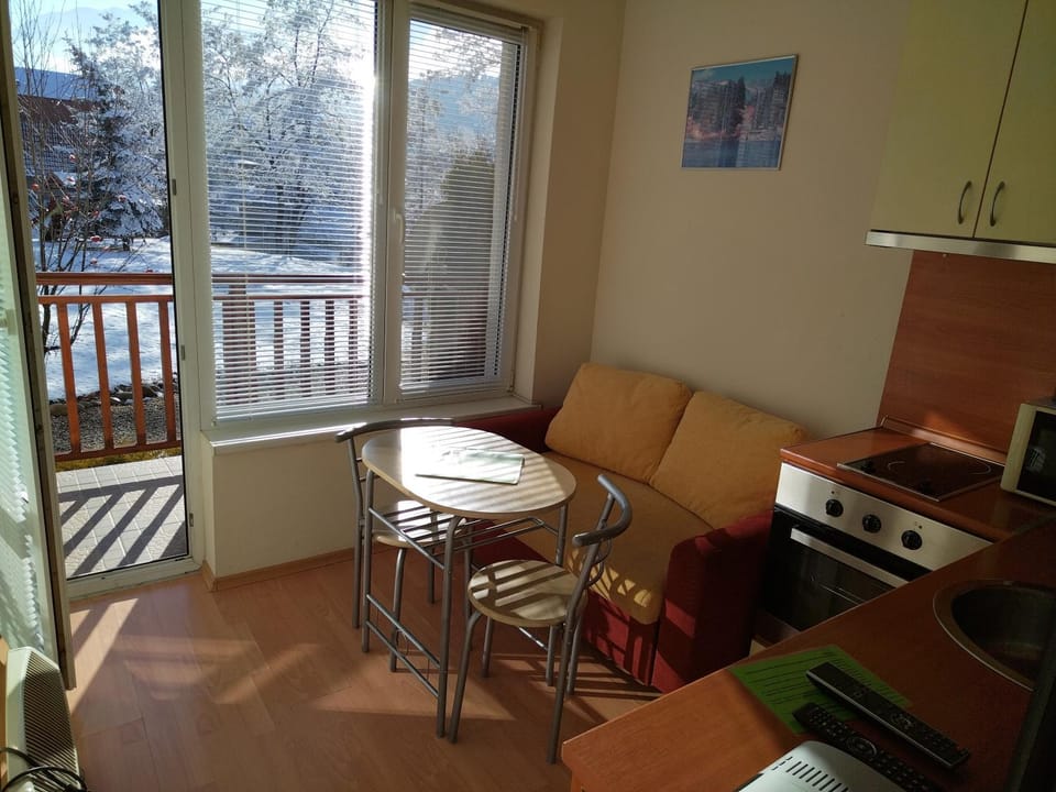 Sunny Studio Eagle Rock Apartment in Bulgaria