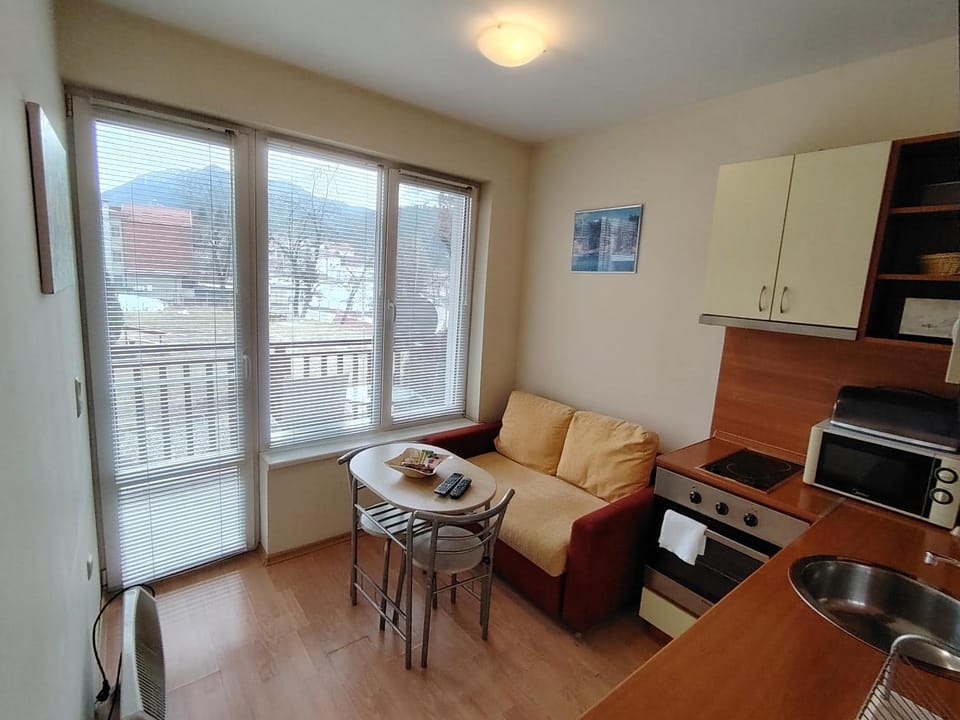 Sunny Studio Eagle Rock Apartment in Bulgaria