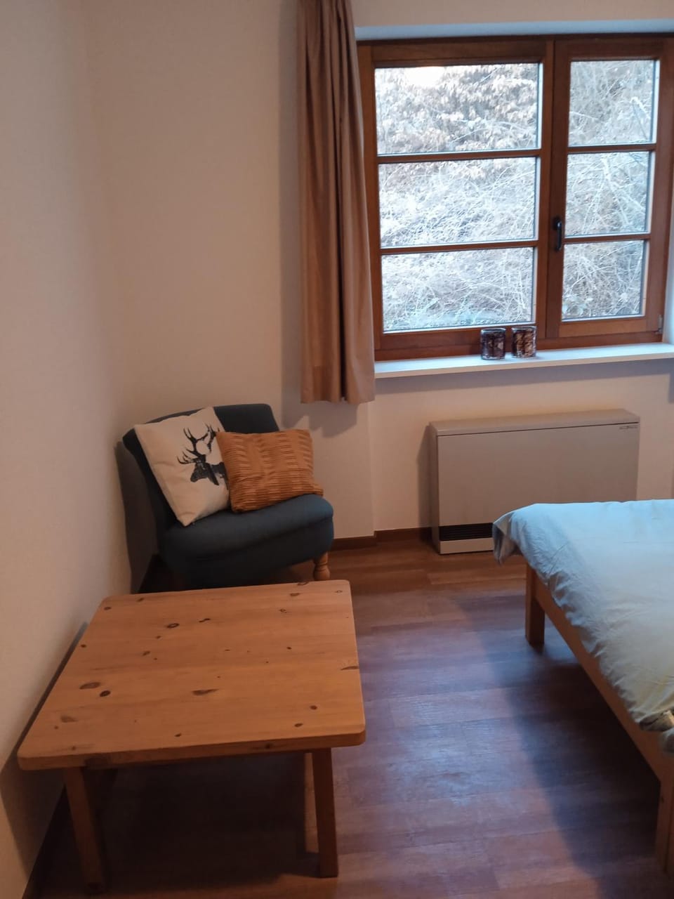 Bed, Seating area, Bedroom