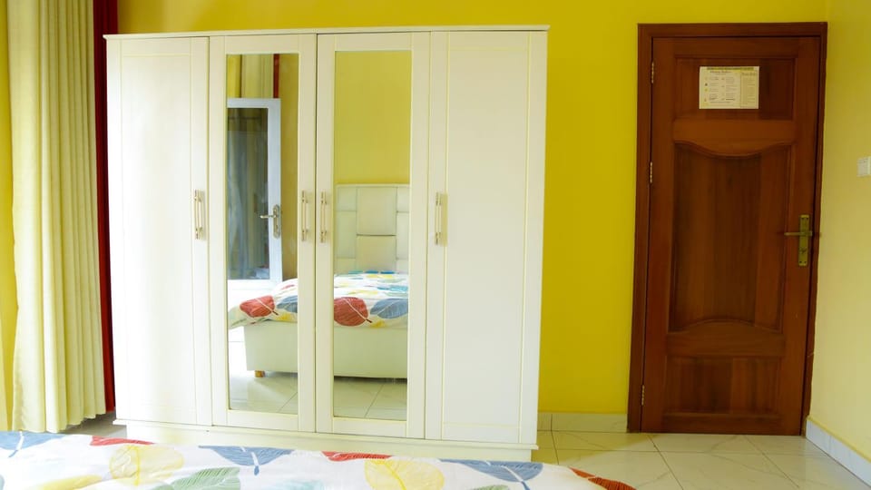 Property building, Swimming pool, Breakfast