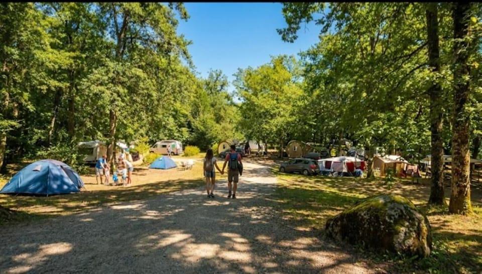 Mobilhome climatisé au bord du lac avec piscine Campground/ 
RV Resort in Nouvelle-Aquitaine