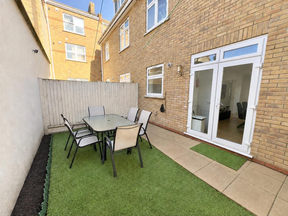 Property building, Day, Garden, Garden view