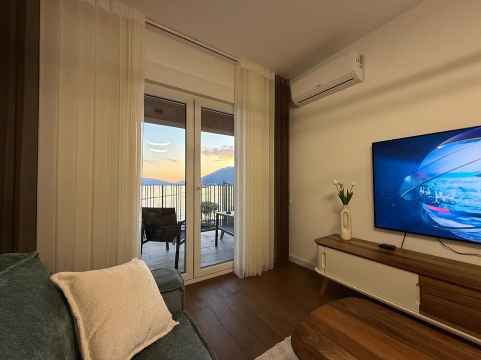 Living room, Sea view