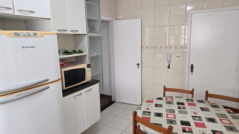 PRAIA GRANDE - CANTO DO FORTE - APARTAMENTO TEMPORADA - pé na areia Apartment in State of São Paulo