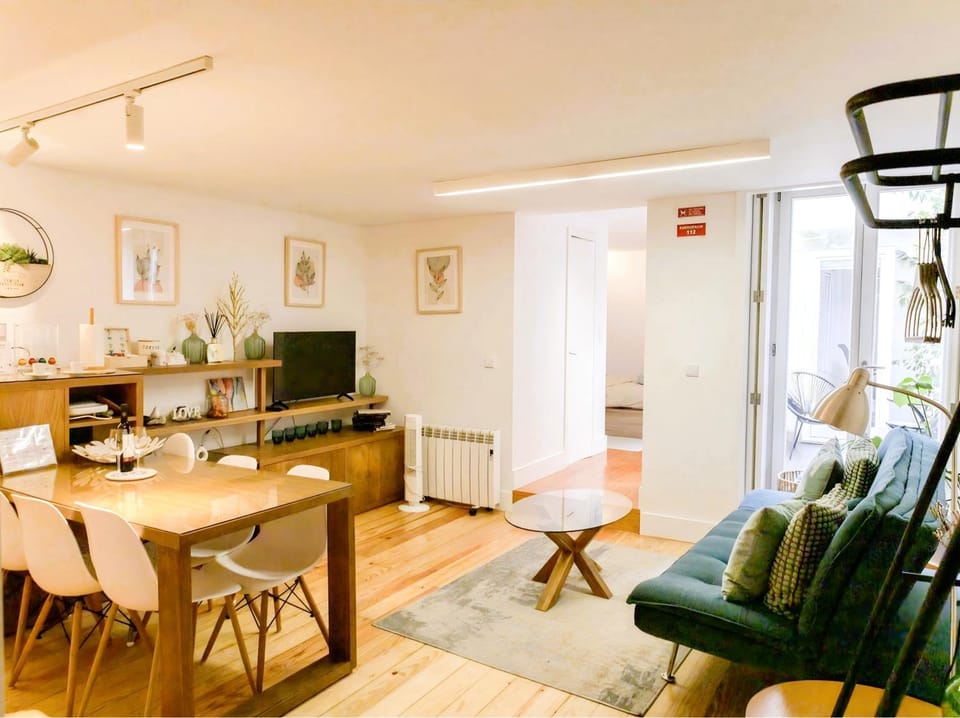 TV and multimedia, Living room, Dining area
