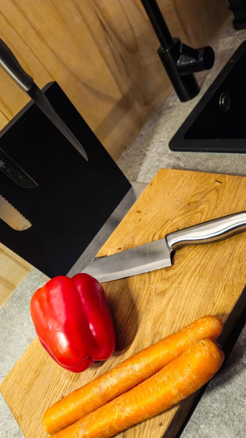 Kitchen or kitchenette, Food and drinks
