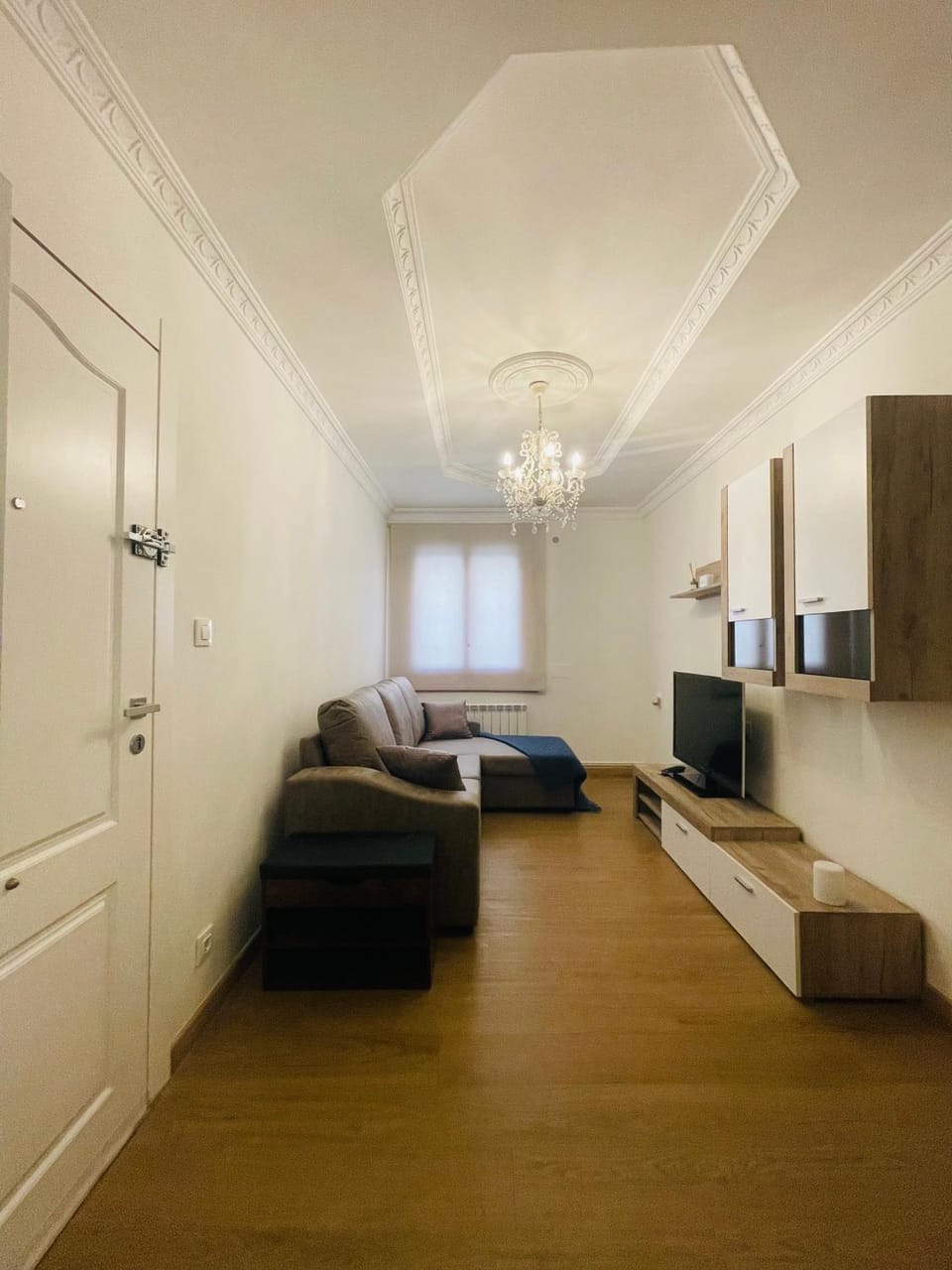 Bed, TV and multimedia, Living room, Photo of the whole room, Seating area