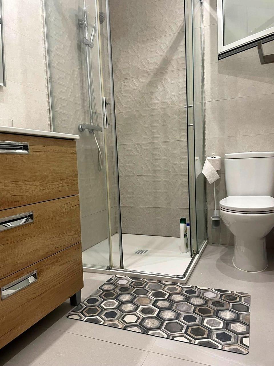 Shower, Toilet, Bathroom, towels