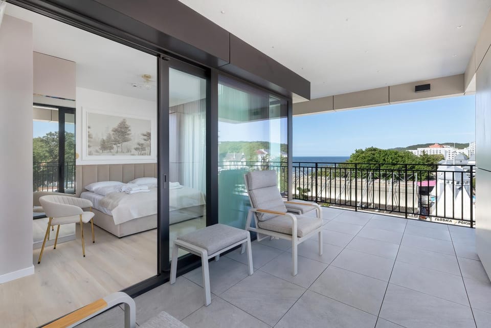 Nearby landmark, Bed, Day, Natural landscape, View (from property/room), Balcony/Terrace, Living room, Seating area, Bedroom, City view, Sea view