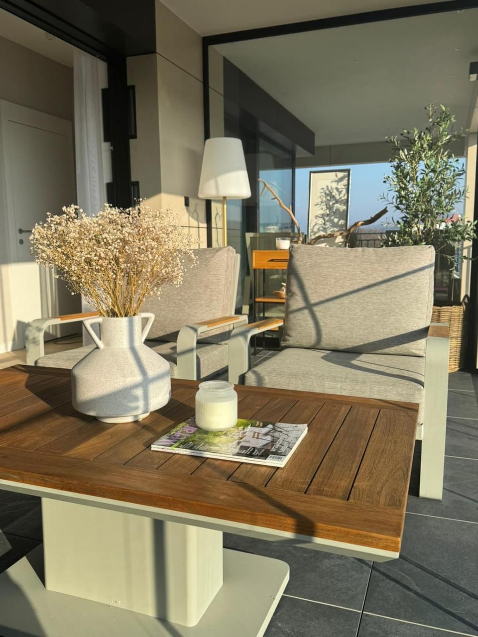 Day, View (from property/room), Balcony/Terrace, Living room, Decorative detail, Seating area, Dining area, Seasons, Time of day