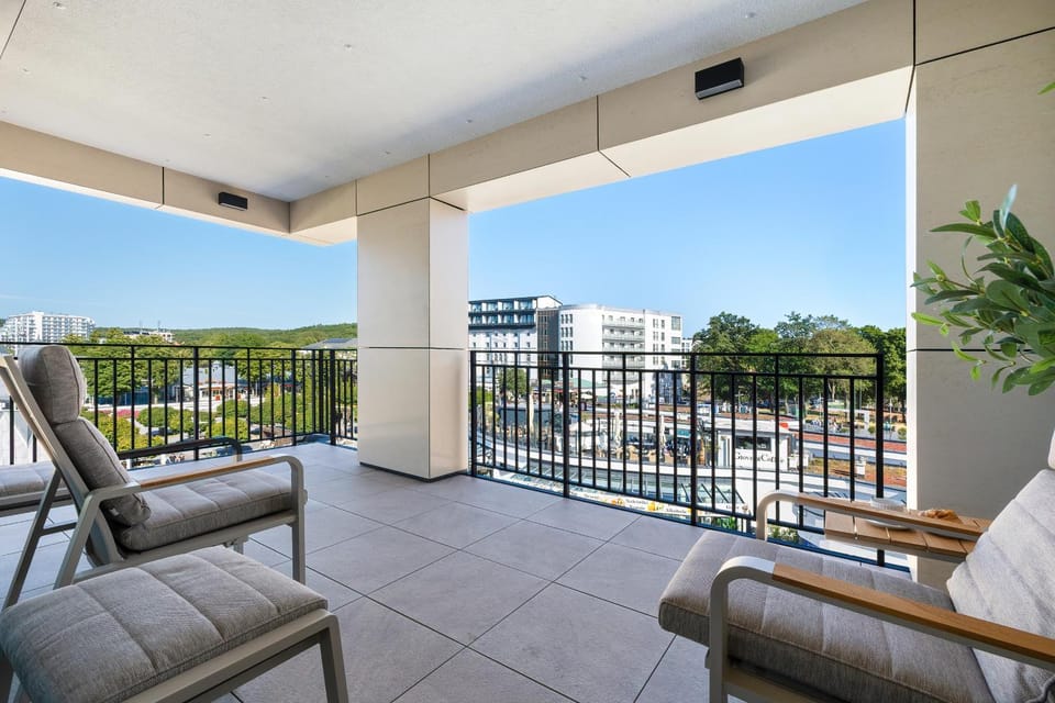 Day, View (from property/room), Balcony/Terrace, Seating area, City view
