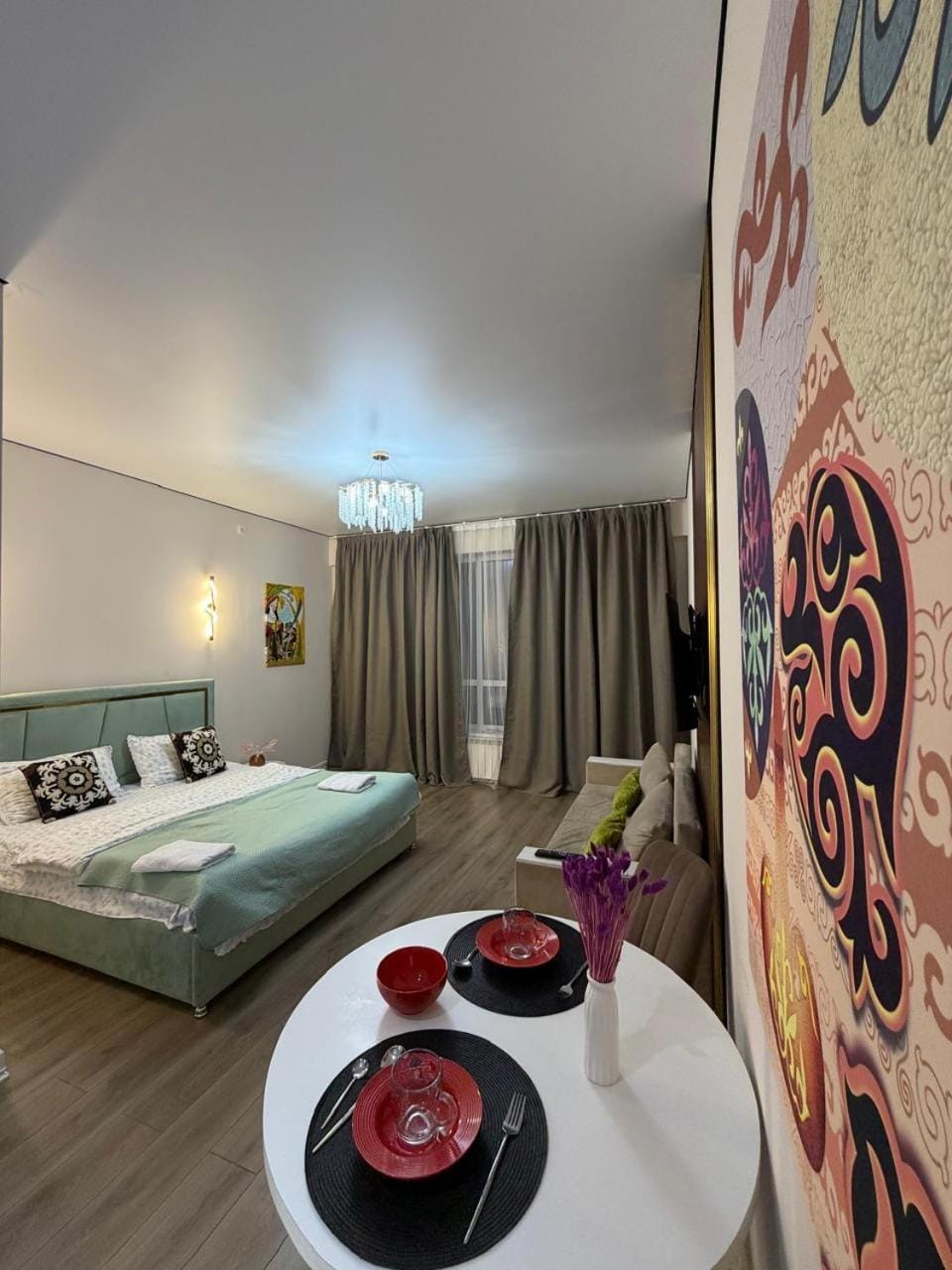 Arbat Perfect City Center Studio & Уютная квартира в центре города & ARBAT STREET Apartment in Almaty