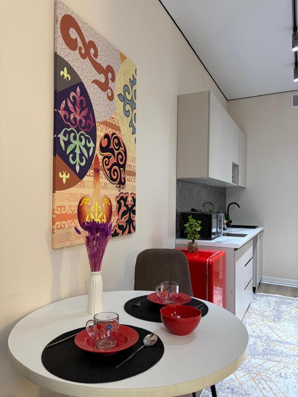 Arbat Perfect City Center Studio & Уютная квартира в центре города & ARBAT STREET Apartment in Almaty