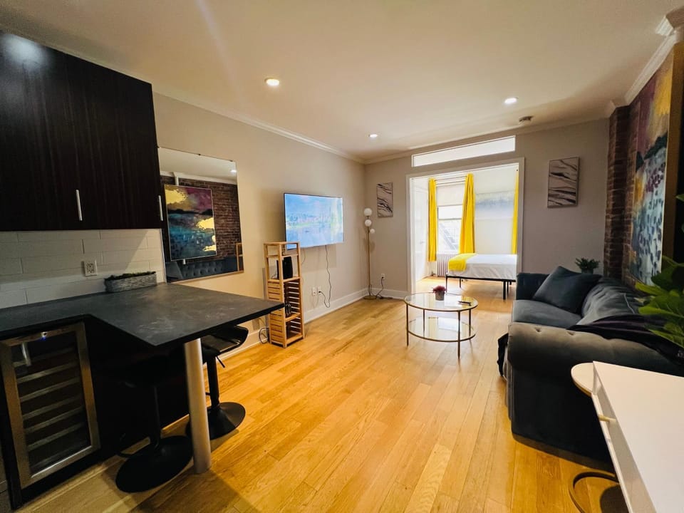 Midtown West Suites by Times Square Apartment in Midtown