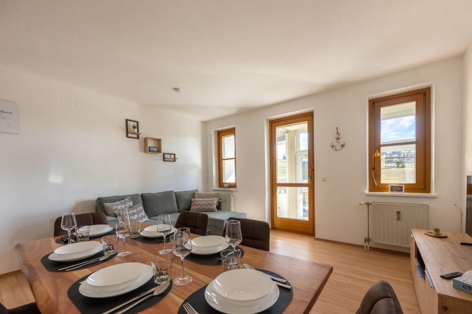 View (from property/room), View (from property/room), Living room, Business facilities, Seating area, Dining area, Food, Food, Landmark view, Landmark view, Lunch, Lunch, Dinner, Dinner