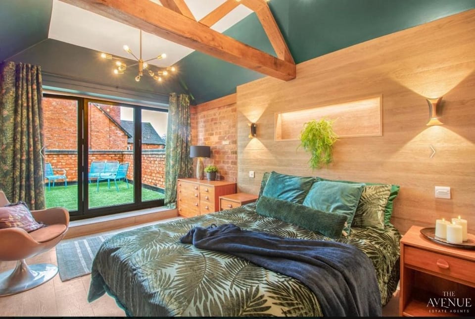 Salubrious Area, NEC,BELFRY, BIRMINGHAM, RESORTS WORLD, DRAYTON MANOR House in The Royal Town of Sutton Coldfield