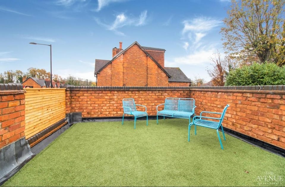 Salubrious Area, NEC,BELFRY, BIRMINGHAM, RESORTS WORLD, DRAYTON MANOR House in The Royal Town of Sutton Coldfield