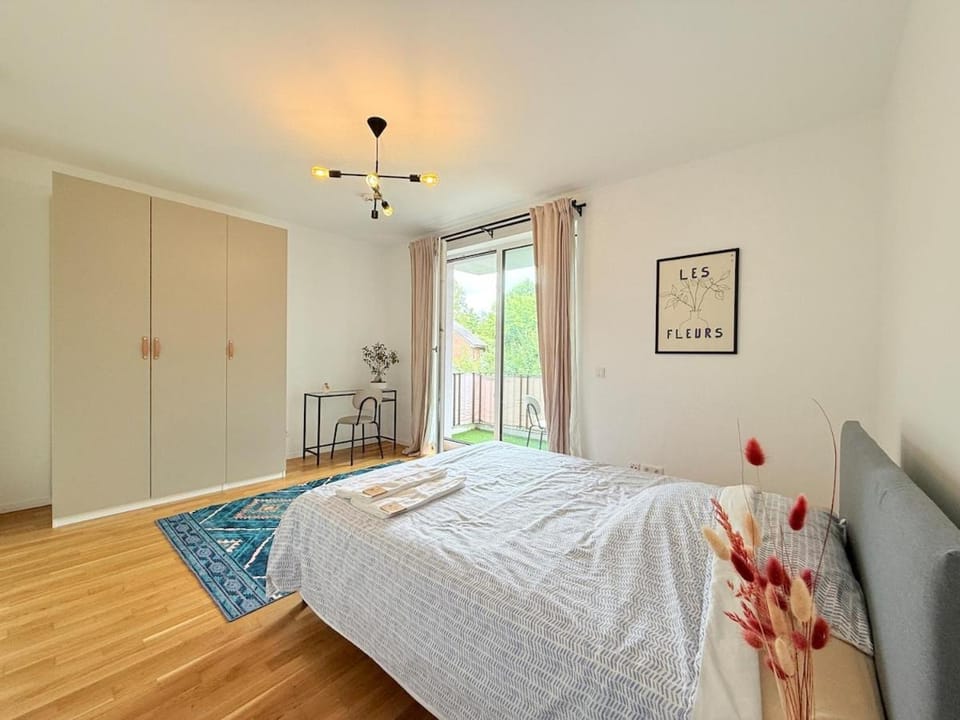 New-three room-Entire Apartment with two Balconies & Garage, Central-Fast Access to City Center - Barmbek -Stadtpark Apartment in Hamburg