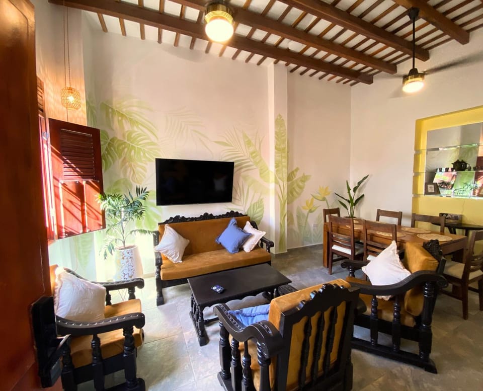 TV and multimedia, Living room, Seating area, Dining area, Evening entertainment