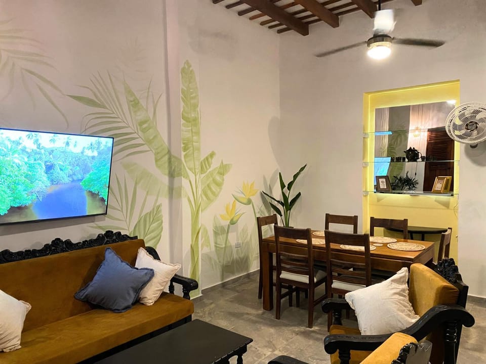 Night, TV and multimedia, Living room, Seating area, Dining area