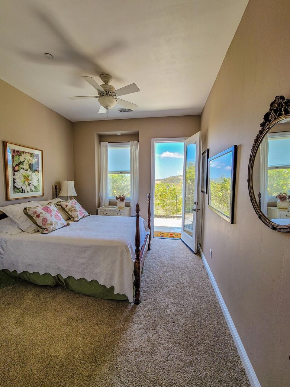 Beverlys Hilltop Retreat House in Fallbrook