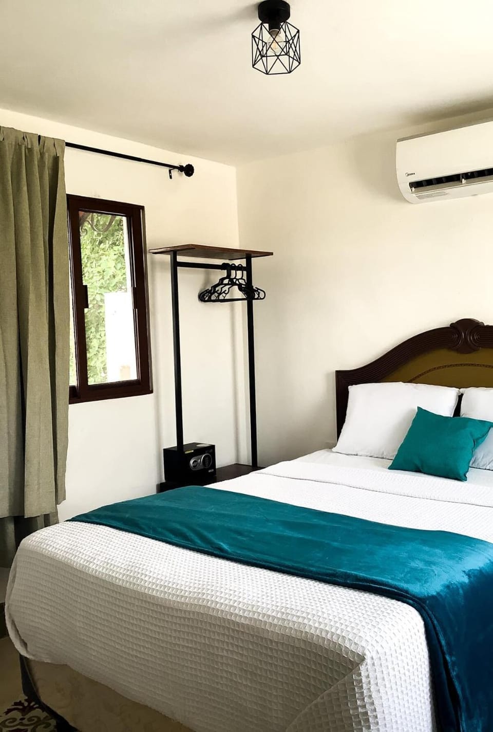 Bed, Bedroom, air conditioner