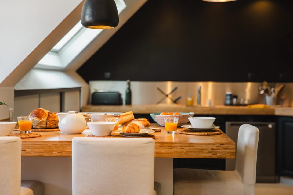 Coffee/tea facilities, Kitchen or kitchenette, Dining area, Breakfast, Continental breakfast, stove