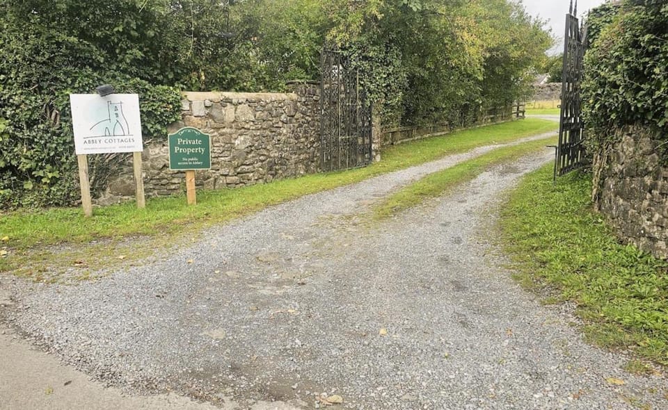 Abbey Cottages Otters Holt House in Wales