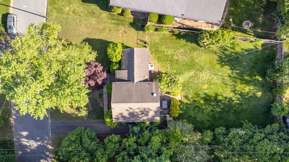 Close 2 Southpark Pet Friendly w Fenced-In Yard House in Charlotte