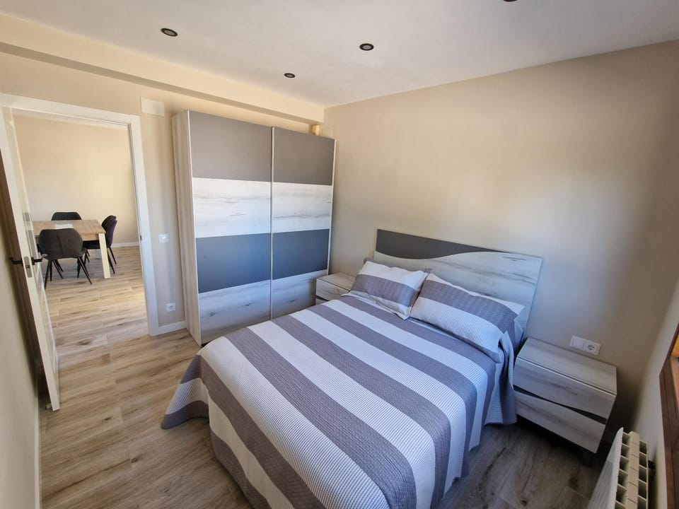 Bed, Photo of the whole room, Bedroom, wardrobe