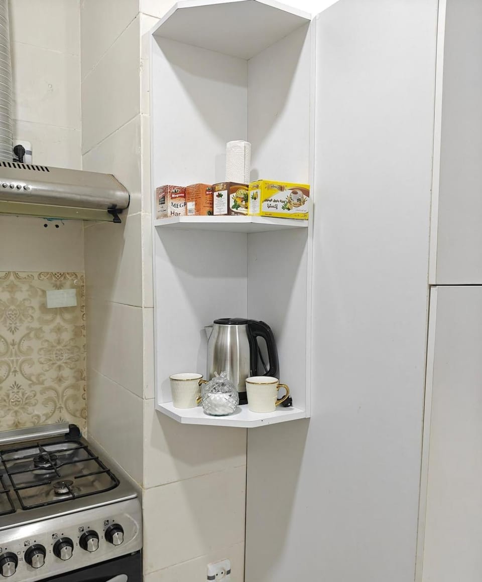 Coffee/tea facilities, Kitchen or kitchenette, minibar, stove