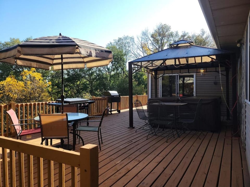 Patio, BBQ facilities, Hot Tub, Balcony/Terrace