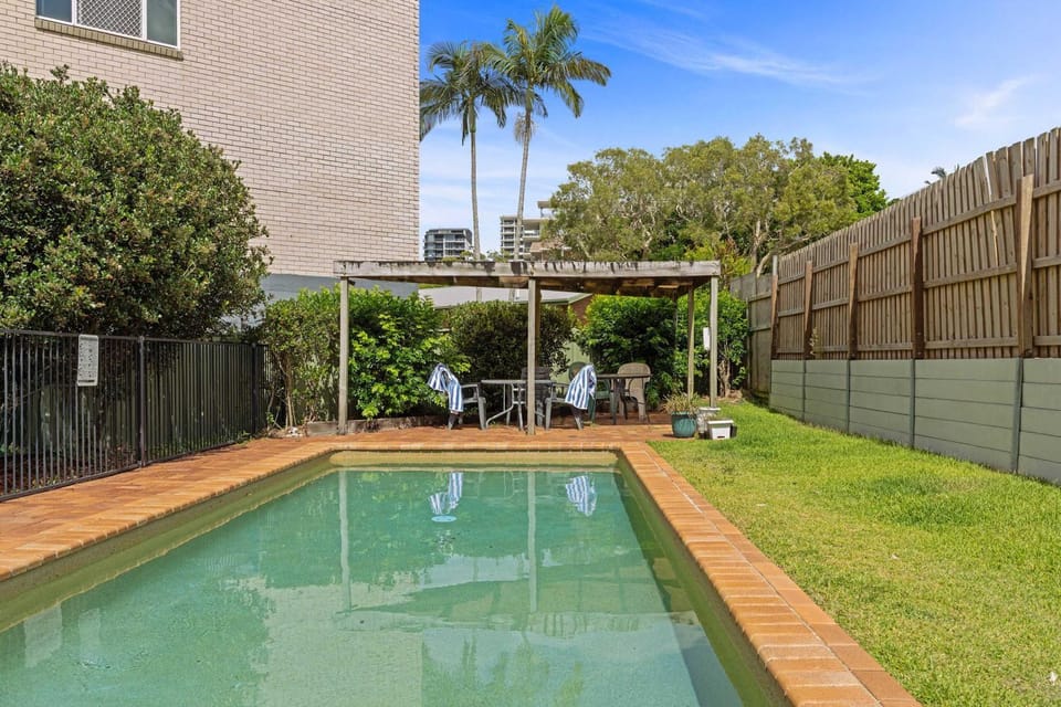 Property building, Garden, Garden view, Pool view, Swimming pool, sunbed